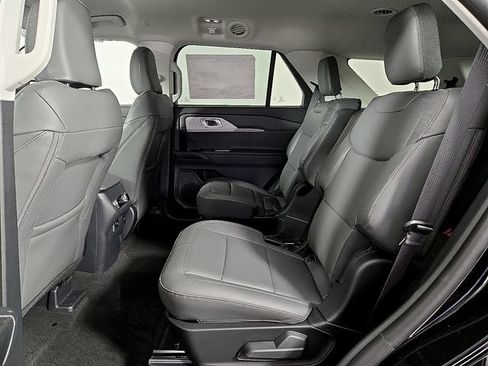 Used 2026 Ford Explorer Active w/ Active Comfort Package RWD image 9
