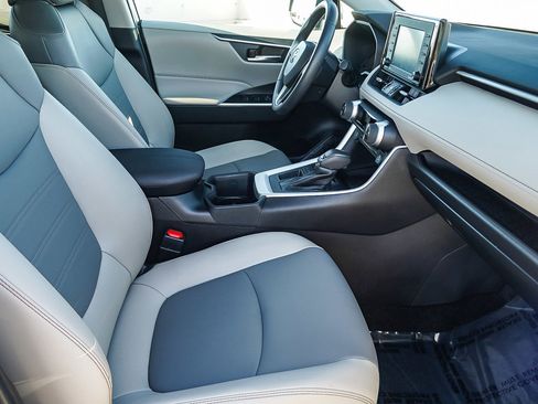 Used 2022 Toyota RAV4 XLE Premium image 20