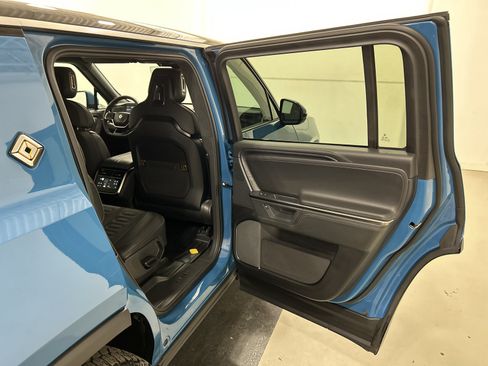 Used 2025 Rivian R1S Adventure Dual AWD/4WD image 19