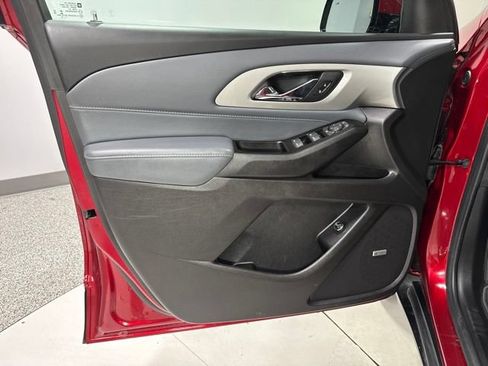 Used 2019 Chevrolet Traverse LT w/ LT Premium Package FWD image 12