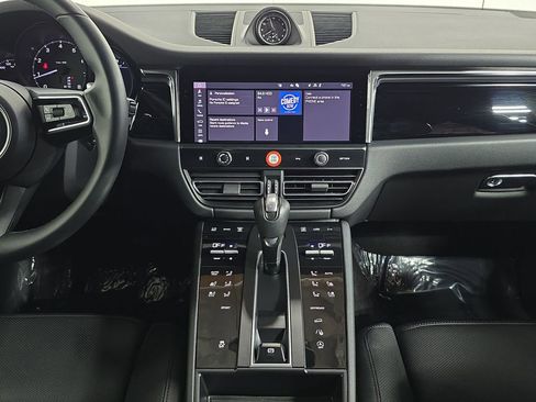 Certified 2026 Porsche Macan AWD/4WD image 16