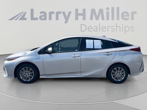 Used 2021 Toyota Prius Prime LE FWD image 2