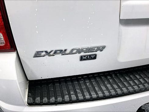Used 2005 Ford Explorer XLT AWD/4WD image 17