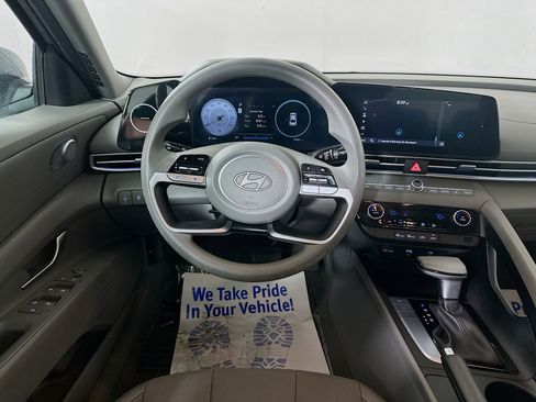 Certified 2024 Hyundai Elantra SEL image 21