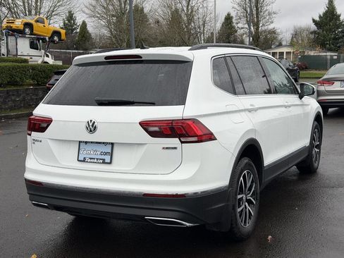Used 2021 Volkswagen Tiguan SE w/ Panoramic Sunroof Package image 8