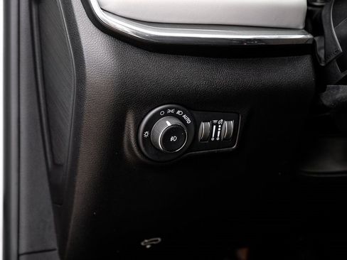 Used 2022 Jeep Compass Limited image 38