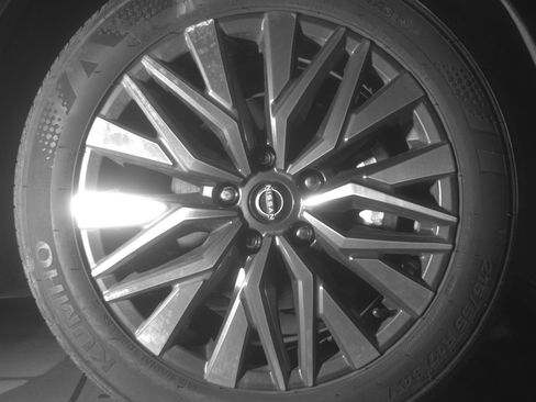 Used 2025 Nissan Altima 2.5 SV FWD image 13