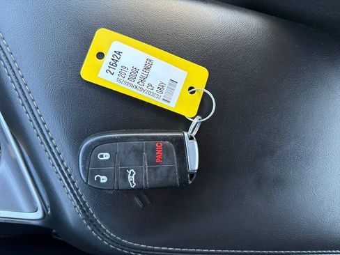 Used 2019 Dodge Challenger SXT RWD image 9