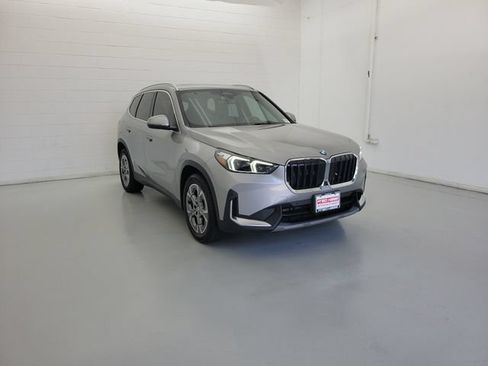 Used 2023 BMW X1 xDrive28i w/ Premium Package AWD/4WD image 4