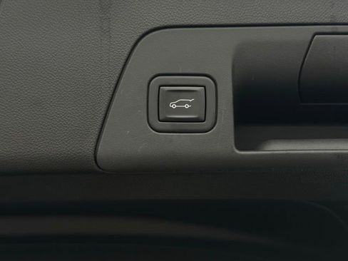 Used 2022 Buick Envision Avenir w/ Technology Package II image 12