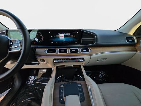Used 2023 Mercedes-Benz GLS 580 4MATIC image 22