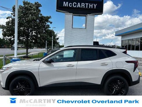 New 2026 Chevrolet Trax ACTIV w/ Driver Confidence Package FWD image 2