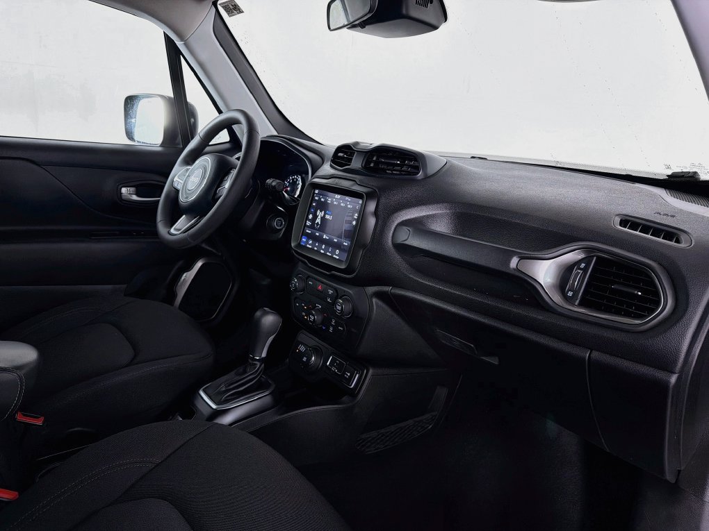 Used 2023 Jeep Renegade Latitude AWD/4WD image 28