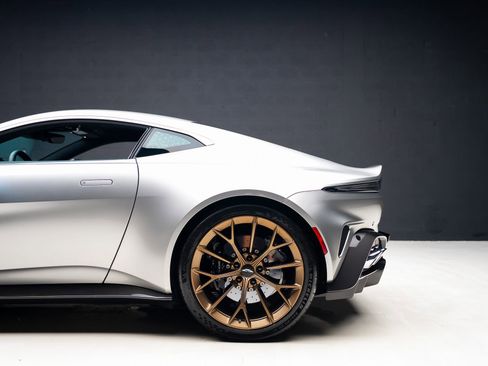 Used 2025 Aston Martin V8 Vantage Coupe RWD image 21