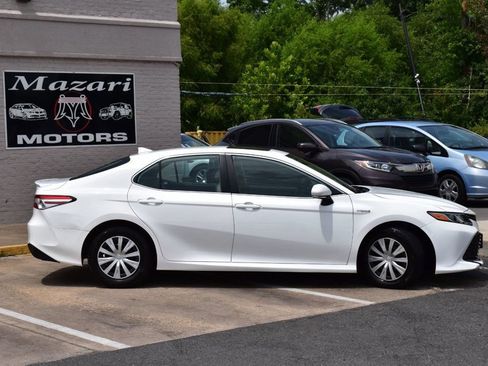 Used 2020 Toyota Camry LE w/ Sunroof Package FWD image 4