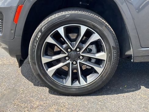 Used 2023 Jeep Grand Cherokee L Overland AWD/4WD image 9