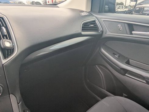 Used 2018 Ford Edge SE image 17