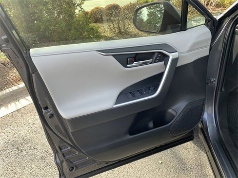 Used 2024 Toyota RAV4 Limited image 17