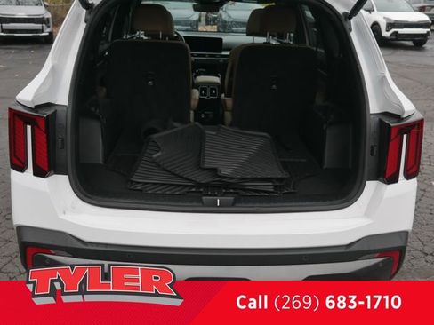 Used 2025 Kia Sorento SX Prestige w/ Olive Brown Leather Package image 19