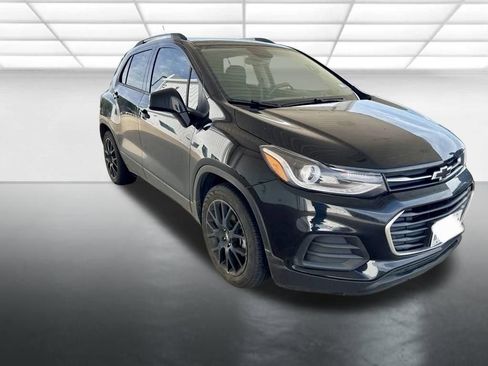Used 2022 Chevrolet Trax LT w/ Midnight Edition FWD image 1