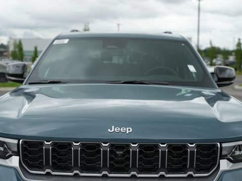 New 2026 Jeep Grand Cherokee L Limited w/ Luxury Tech Group II AWD/4WD image 44