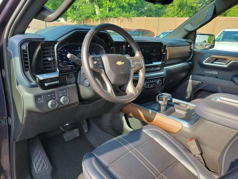 Used 2022 Chevrolet Silverado 1500 High Country w/ High Country Premium Package AWD/4WD image 22
