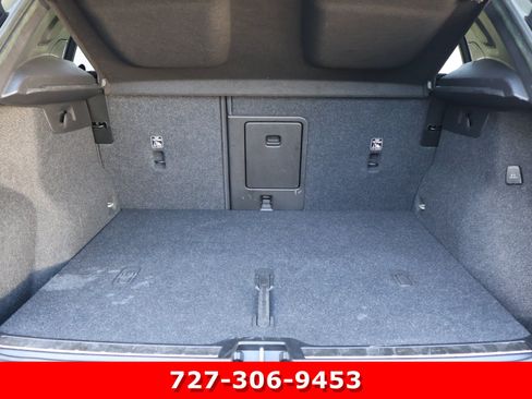 Used 2024 Volvo XC40 B5 Plus AWD/4WD image 17