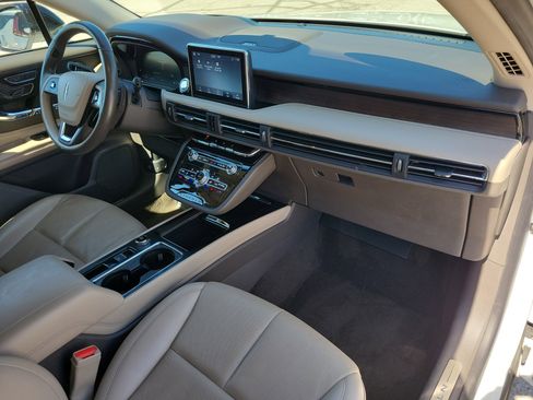 Used 2022 Lincoln Corsair Reserve w/ Equipment Group 201A image 11