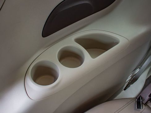 Used 2019 Chrysler Pacifica Touring-L image 35