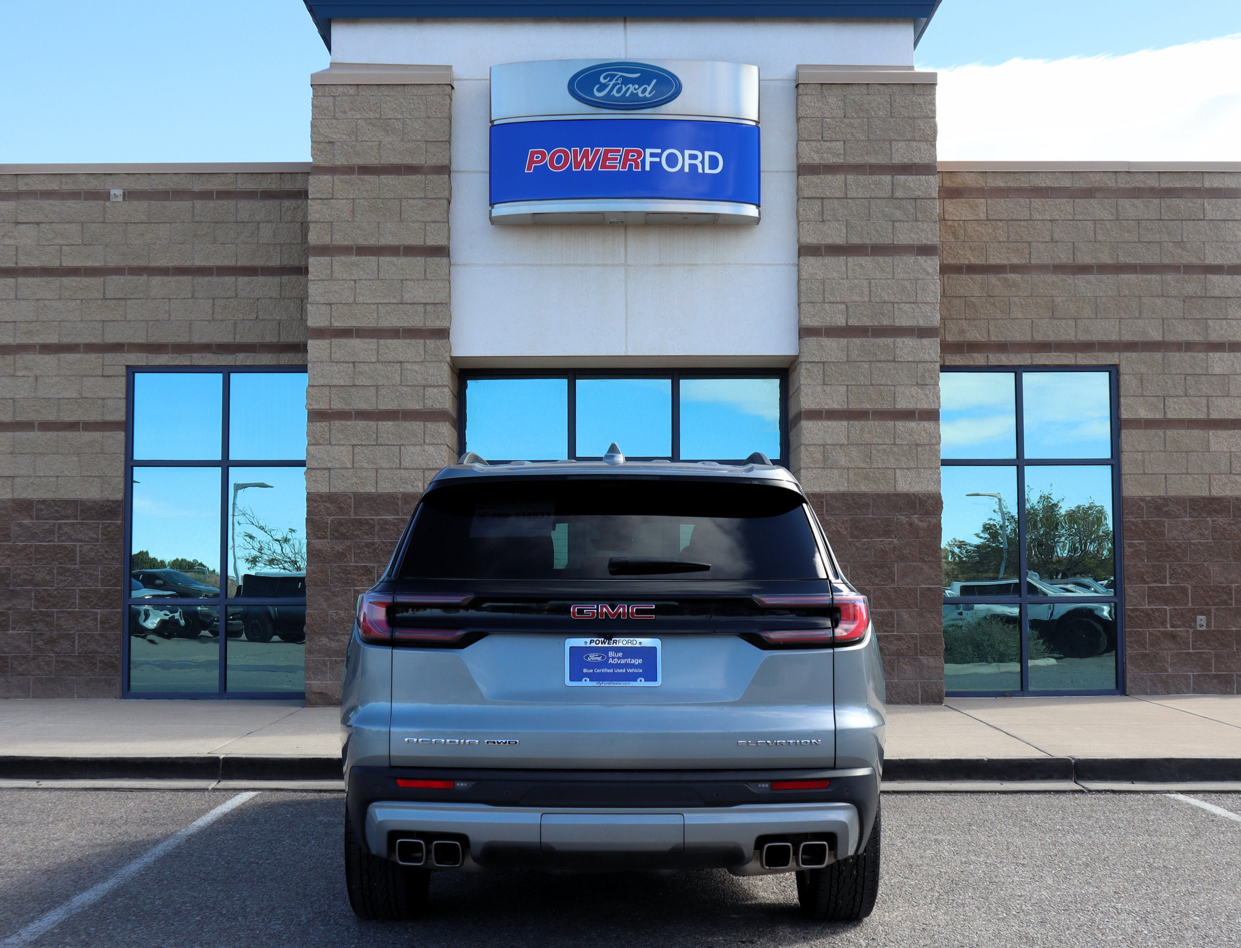 Used 2026 GMC Acadia Elevation w/ Elevation Premium Package AWD/4WD image 7