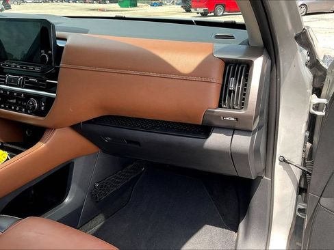 Used 2023 Nissan Pathfinder Platinum AWD/4WD image 17