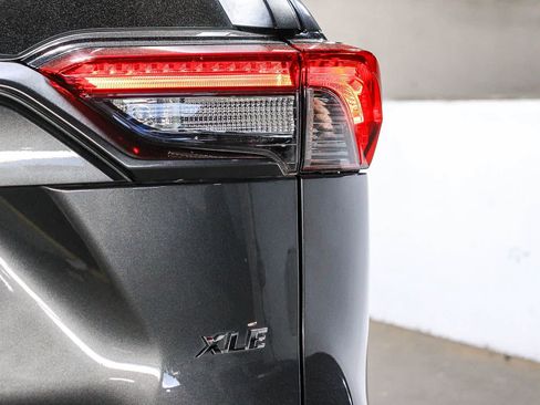 Certified 2019 Toyota RAV4 XLE w/ Convenience Package FWD image 13