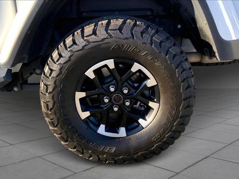 Used 2024 Jeep Gladiator Rubicon image 11