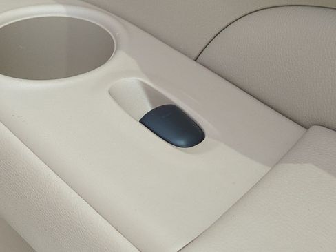 Used 2020 Nissan Pathfinder Platinum FWD image 39