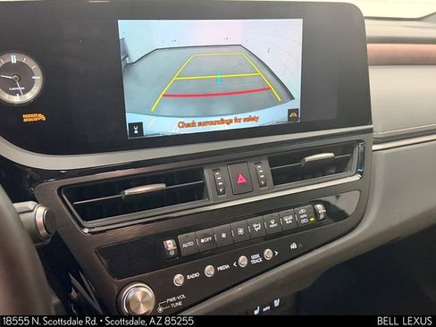 Used 2025 Lexus ES 300h w/ Premium Package FWD image 26