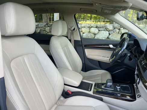 Used 2019 Audi Q5 2.0T Premium Plus w/ Premium Plus Package AWD/4WD image 4