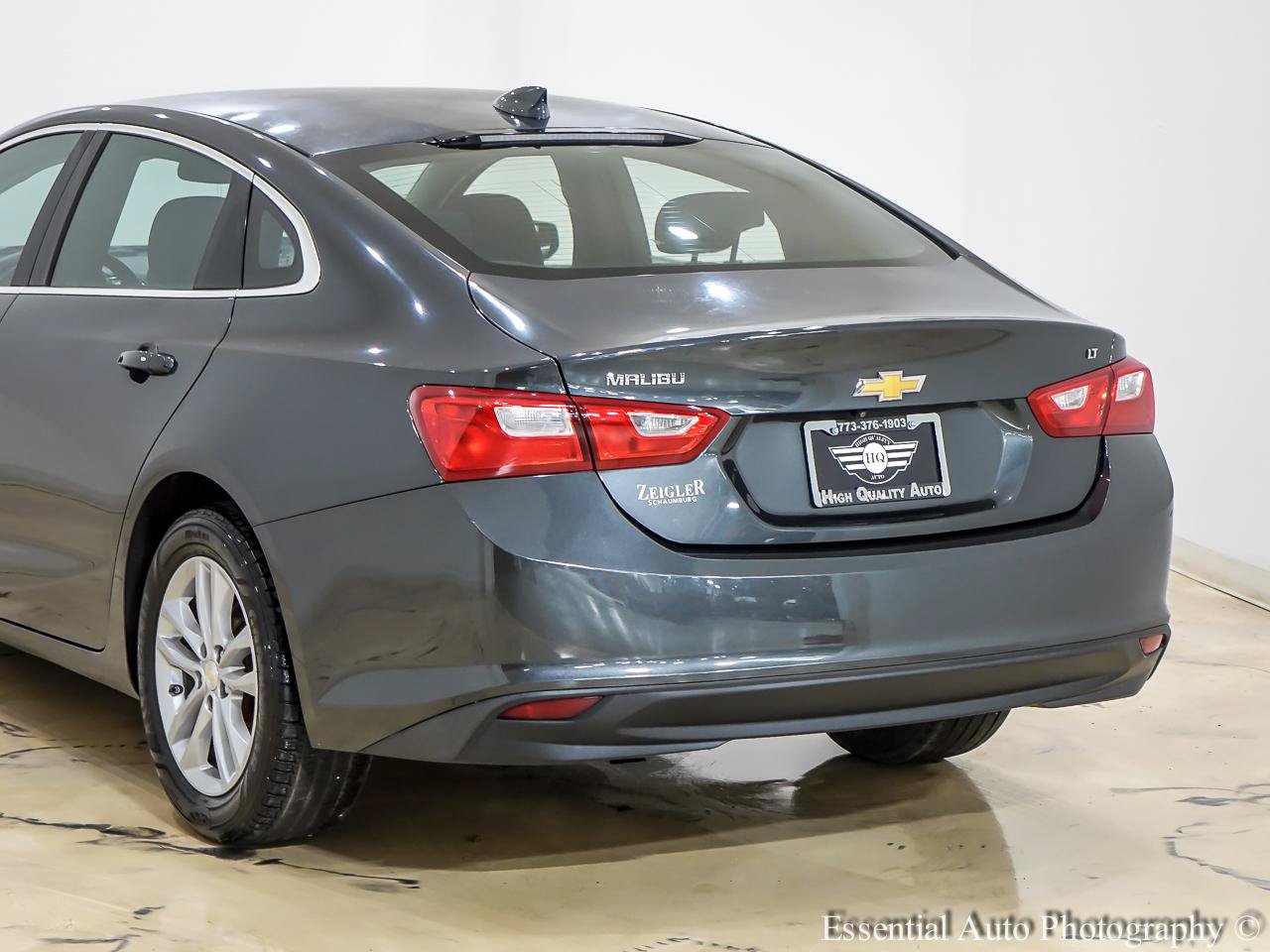 Used 2017 Chevrolet Malibu LT FWD image 9