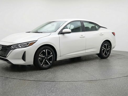 Used 2025 Nissan Sentra SV image 3