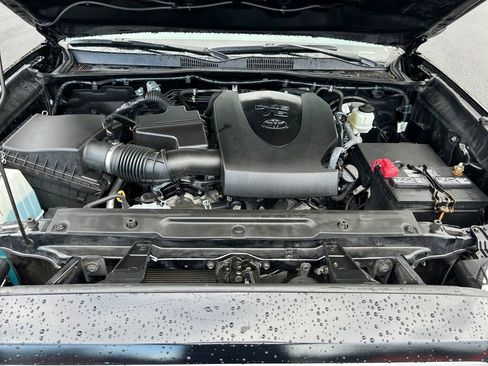 Used 2021 Toyota Tacoma SR5 AWD/4WD image 29
