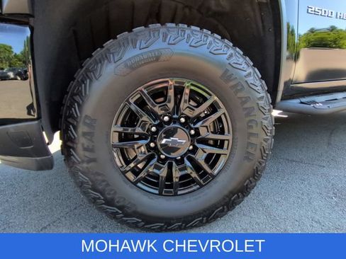 Used 2024 Chevrolet Silverado 2500 ZR2 w/ Technology Package AWD/4WD image 35