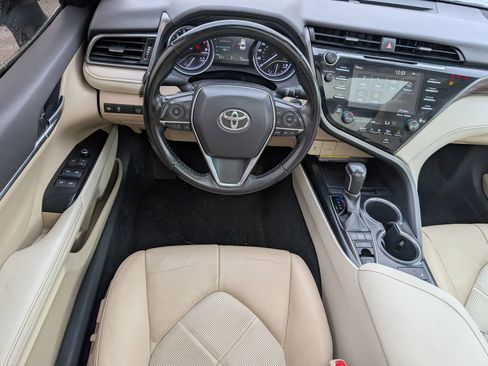 Used 2019 Toyota Camry XLE image 22