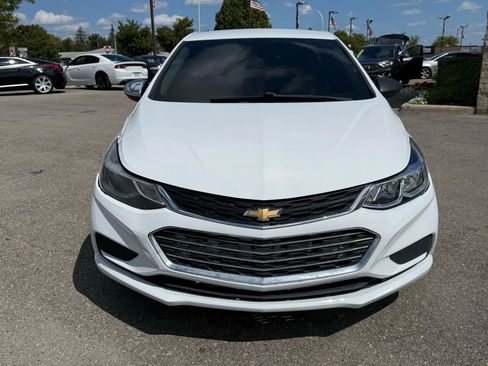 Used 2016 Chevrolet Cruze LT image 2