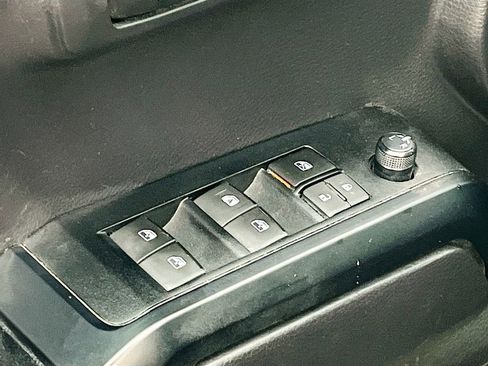 Used 2022 Toyota Tacoma SR image 17