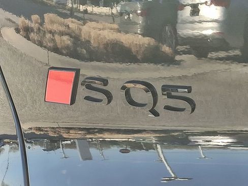 Used 2025 Audi SQ5 Premium Plus image 32