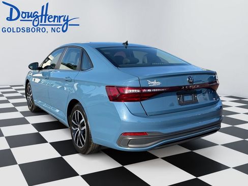 Used 2025 Volkswagen Jetta SE FWD image 3