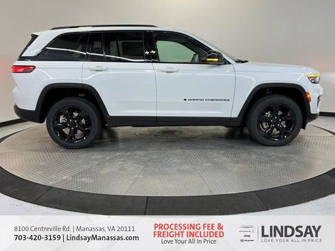 New 2025 Jeep Grand Cherokee Altitude AWD/4WD image 4