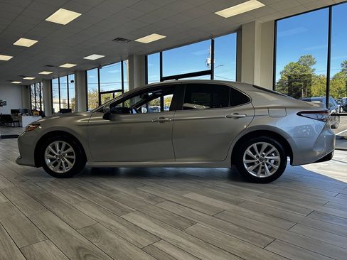 Used 2023 Toyota Camry LE image 4