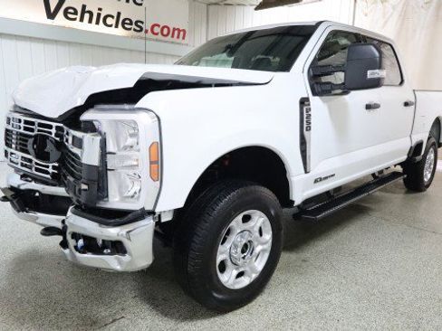 Used 2026 Ford F250 XLT image 2