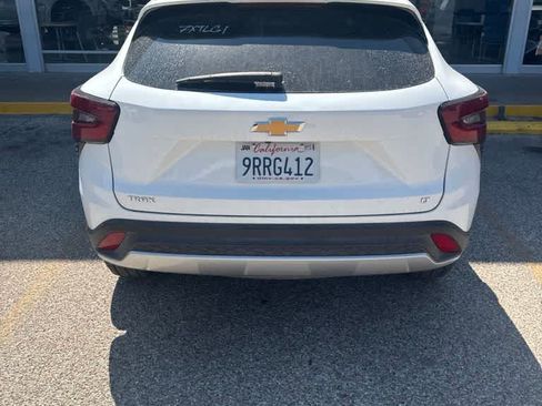 Used 2025 Chevrolet Trax LT FWD image 7