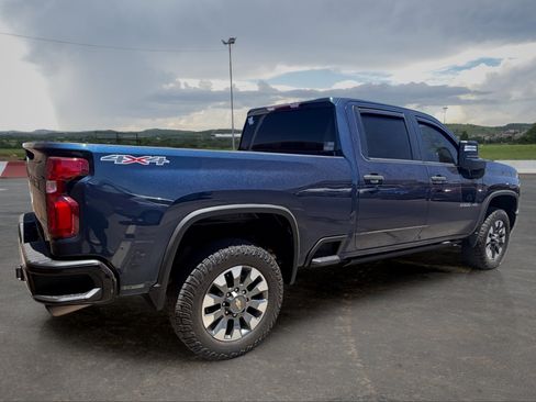Used 2021 Chevrolet Silverado 2500 Custom w/ Custom Value Package AWD/4WD image 3